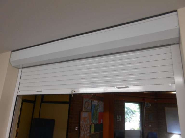 Manual roller shutter - push up pull down with central key lock in bottom rail