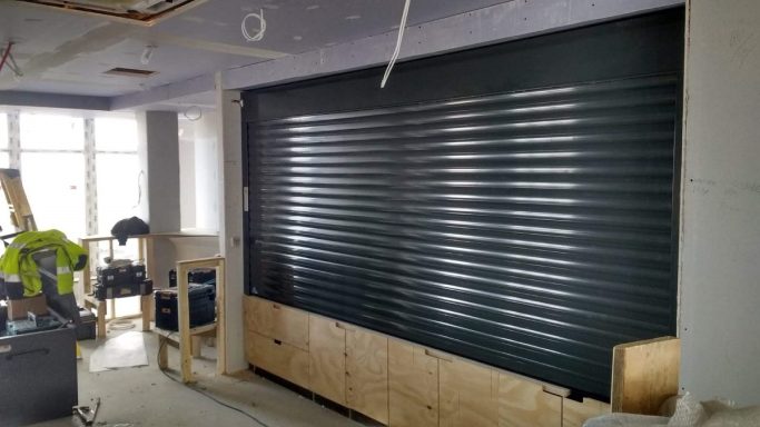 Solid roller shutter